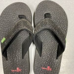 Sanuk Kids 11/12 flip flops